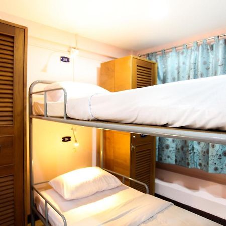 Hostel 8 Sukhumvit Soi 8 Bangkok Luaran gambar