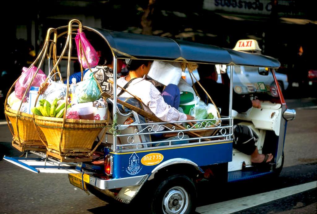 Hostel 8 Sukhumvit Soi 8 Bangkok Luaran gambar