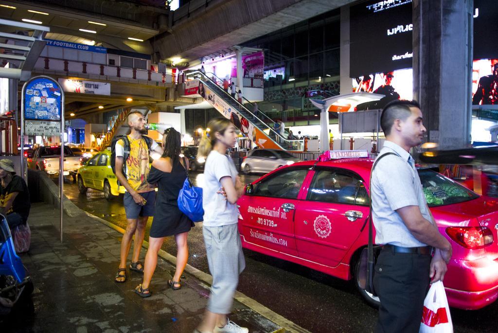 Hostel 8 Sukhumvit Soi 8 Bangkok Luaran gambar