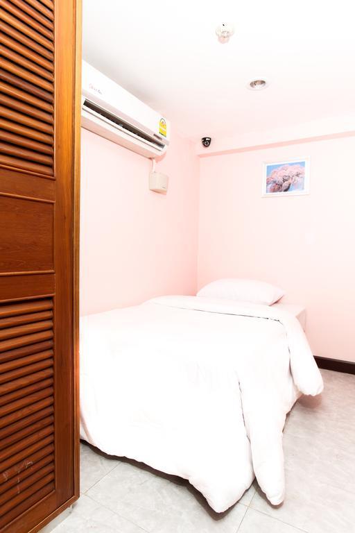 Hostel 8 Sukhumvit Soi 8 Bangkok Luaran gambar
