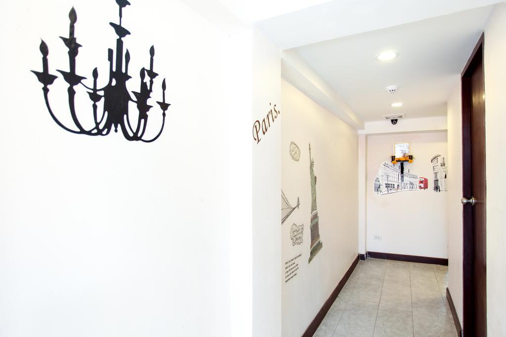 Hostel 8 Sukhumvit Soi 8 Bangkok Luaran gambar
